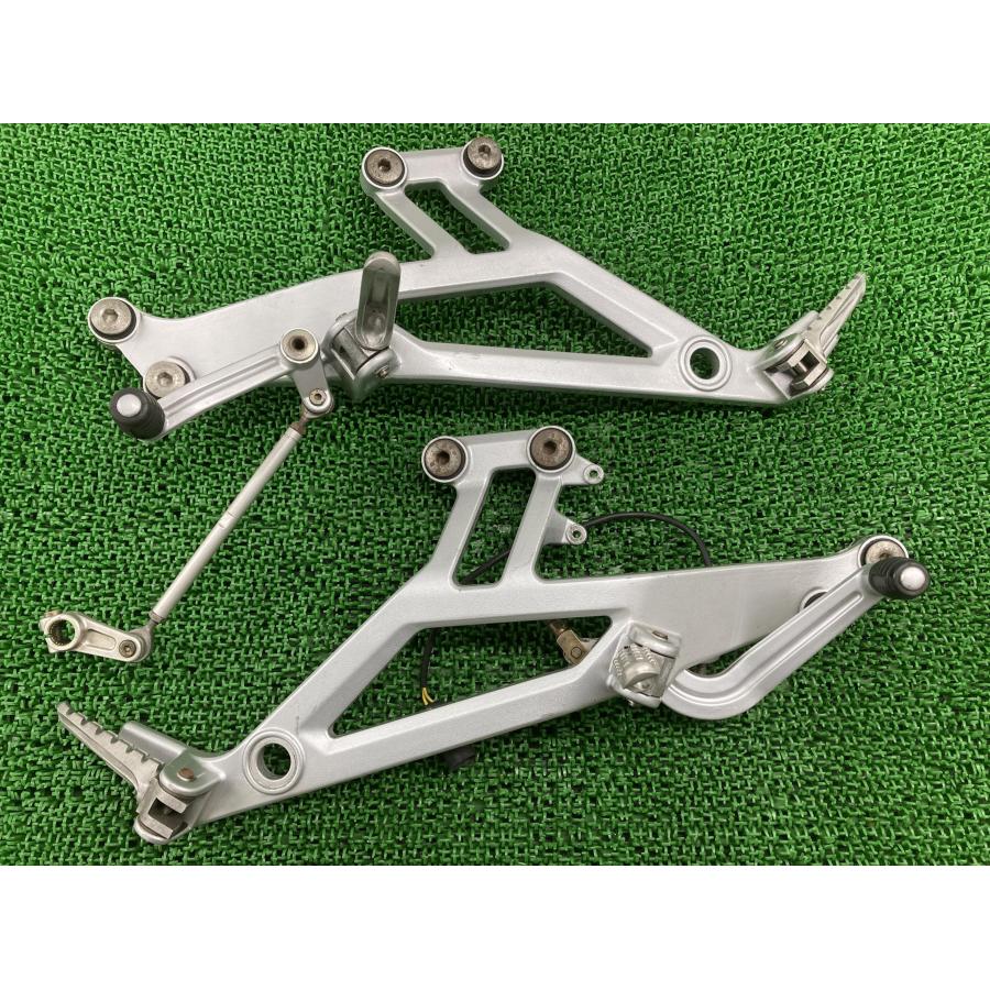 M400S ステップ 左右 824.1.023.1A/824.1.024.1A ドゥカティ 純正 中古