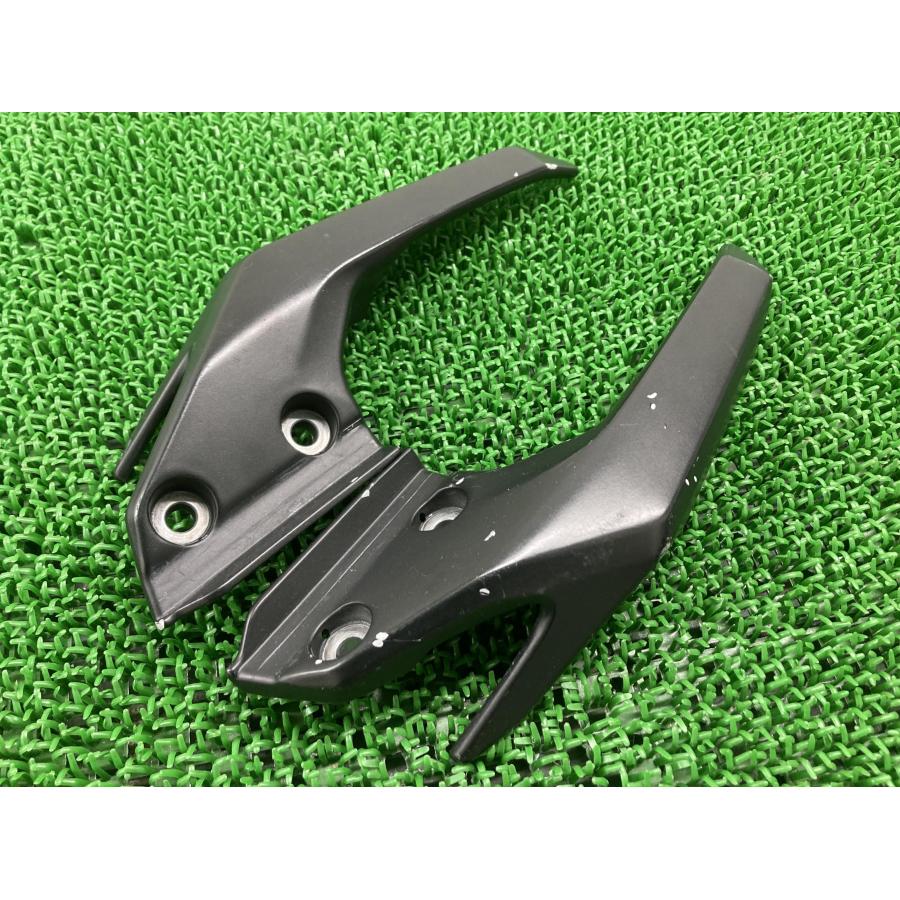 MT25？R25バイク用 リアグラブバー タンデムグリップ　ゴールド ヤマハ発動機 MT-25 グラブバー 左右 黒 B04 ヤマハ 純正 中古 バイク