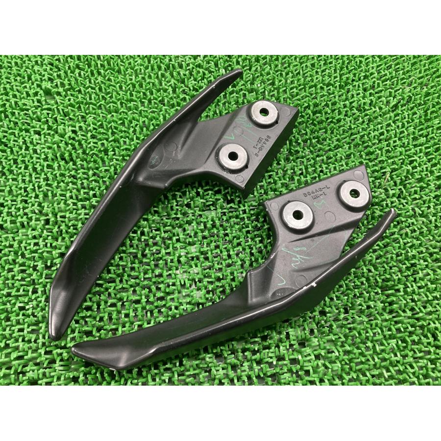 MT25？R25バイク用 リアグラブバー タンデムグリップ　ゴールド ヤマハ発動機 MT-25 グラブバー 左右 黒 B04 ヤマハ 純正 中古 バイク