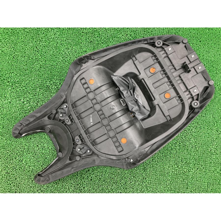 ヤマハ発動機 T-MAX シート Y4B5 ヤマハ 純正 中古 バイク 部品 SJ08J