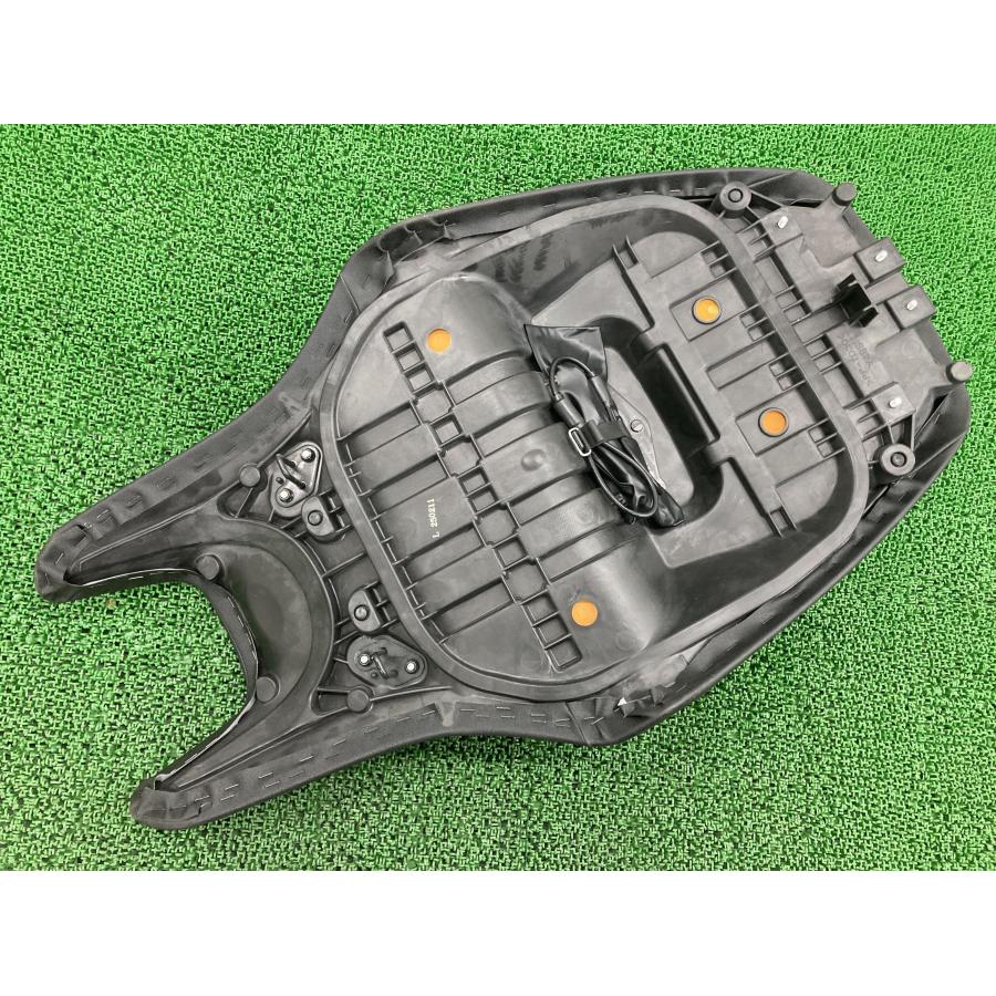 ヤマハ発動機 T-MAX シート Y4B5 ヤマハ 純正 中古 バイク 部品 SJ08J