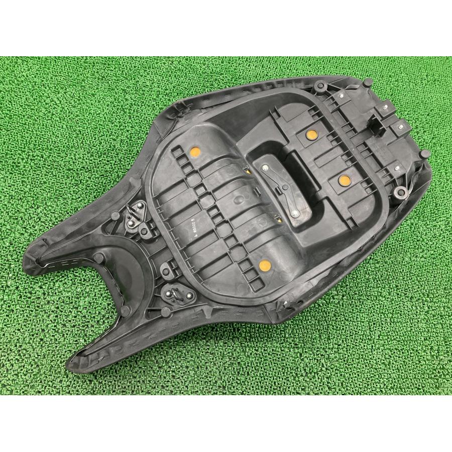 ヤマハ発動機 T-MAX シート Y4B5 ヤマハ 純正 中古 バイク 部品 SJ08J