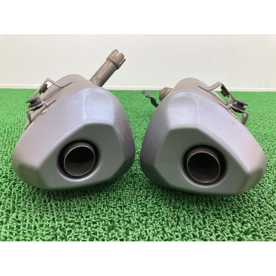 YZF-R1 サイレンサーマフラー 左右 14B ヤマハ 純正 バイク 部品 RN22 RN24J コケキズ無し 品薄 希少品 車検 Genuine 【中古】 17 ヤマハ発動機 YZF-R1 サイレンサーマフラー 左右 14B ヤマハ 純正 中古