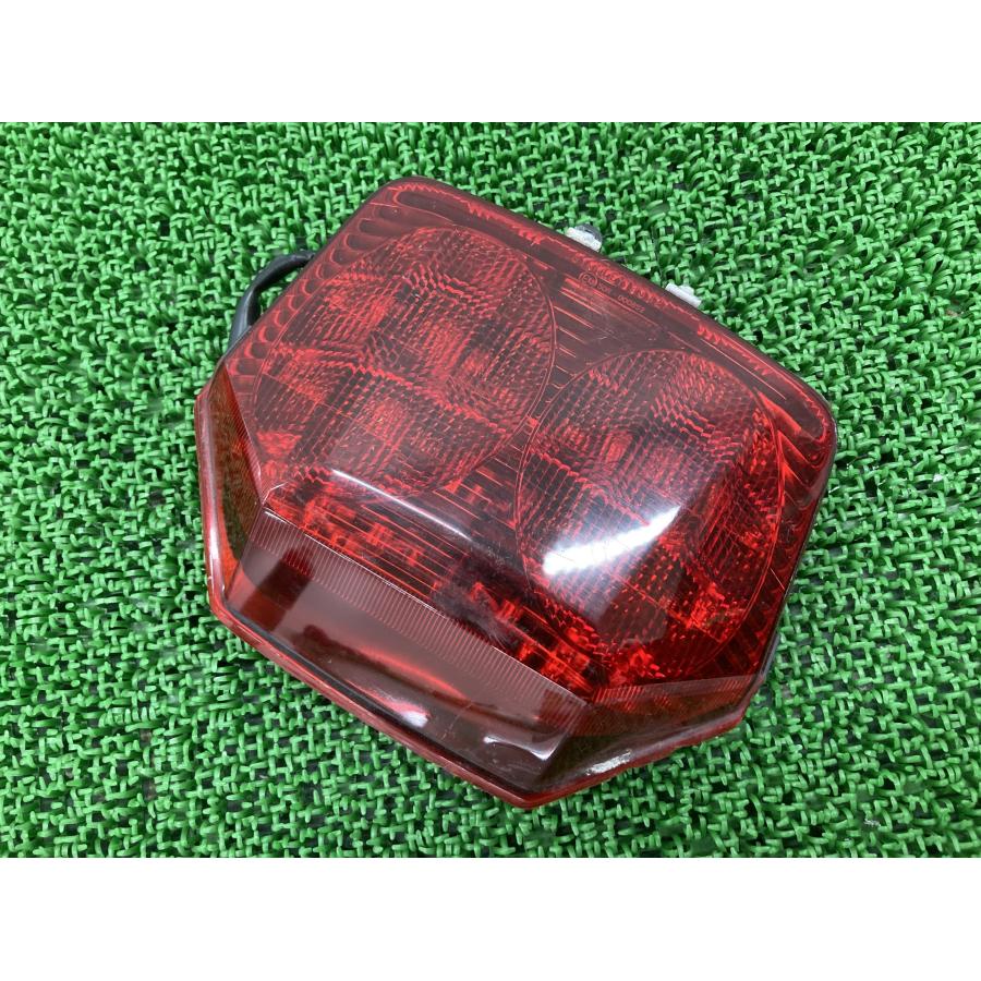 CB1300SF テールランプ P3421 ホンダ 純正 バイク 部品 SC54 コケキズ無し 品薄 希少 車検 Genuine 【中古】 20 ホンダ（HONDA） CB1300SF テールランプ P3421 純正 中古 バイク 部品