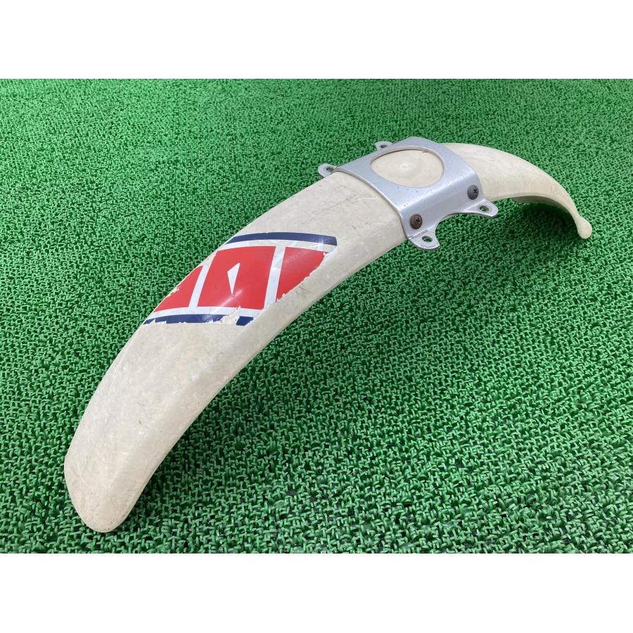 ヤマハTY250Z 4GG 中古 フエンダー　シート ヤマハ発動機 TY250スコティッシュ フロントフェンダー 白 ヤマハ 純正