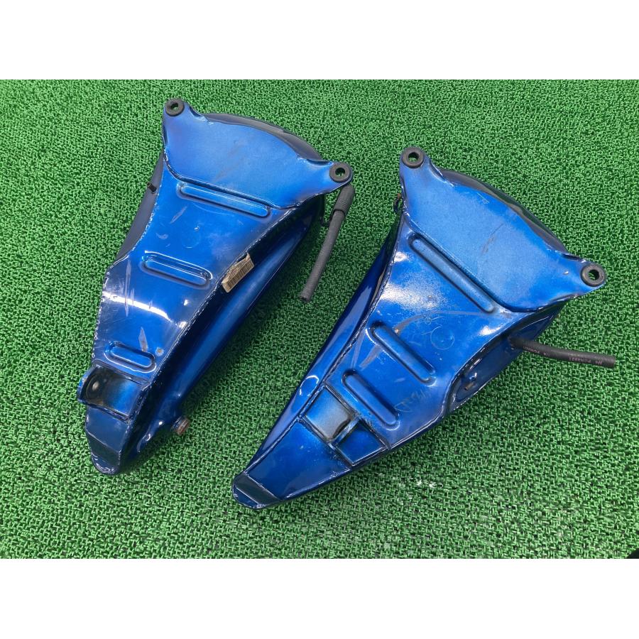 FLSTC1340 タンク 左右 青M/銀 ハーレー 純正 バイク 部品 99年 EVO ヘリテイジソフテイルクラシック FLSTF FLSTS 【中古】 76 FLSTC1340 タンク 左右 青M/銀 ハーレー 純正 中古 バイク 部品 99年