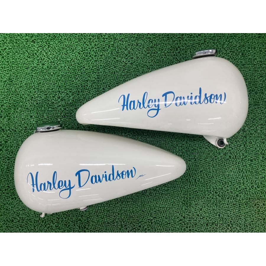 Harley-Davidson タンク　キャップ　七宝焼　白　中古 FXSTC1340 タンク 左右 白 ハーレー 純正 中古 バイク 部品 ソフテイル