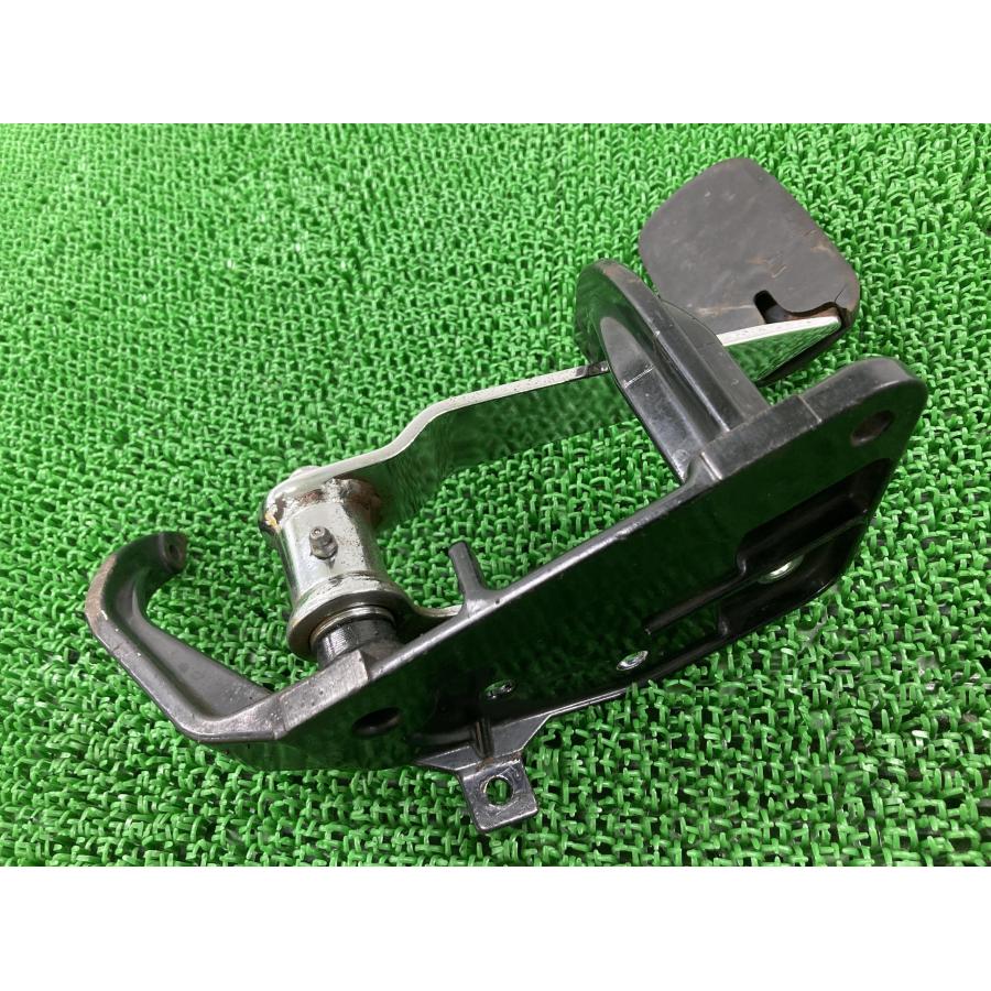 FLSTC ステップ 右 ハーレー 純正 バイク 部品 ソフテイル 87-99年 ブレーキペダル ホルダー ブラケット 車検 Genuine 【中古】 51 FLSTC ステップ 右 ハーレー 純正 中古 バイク 部品 ソフテイル 87-99