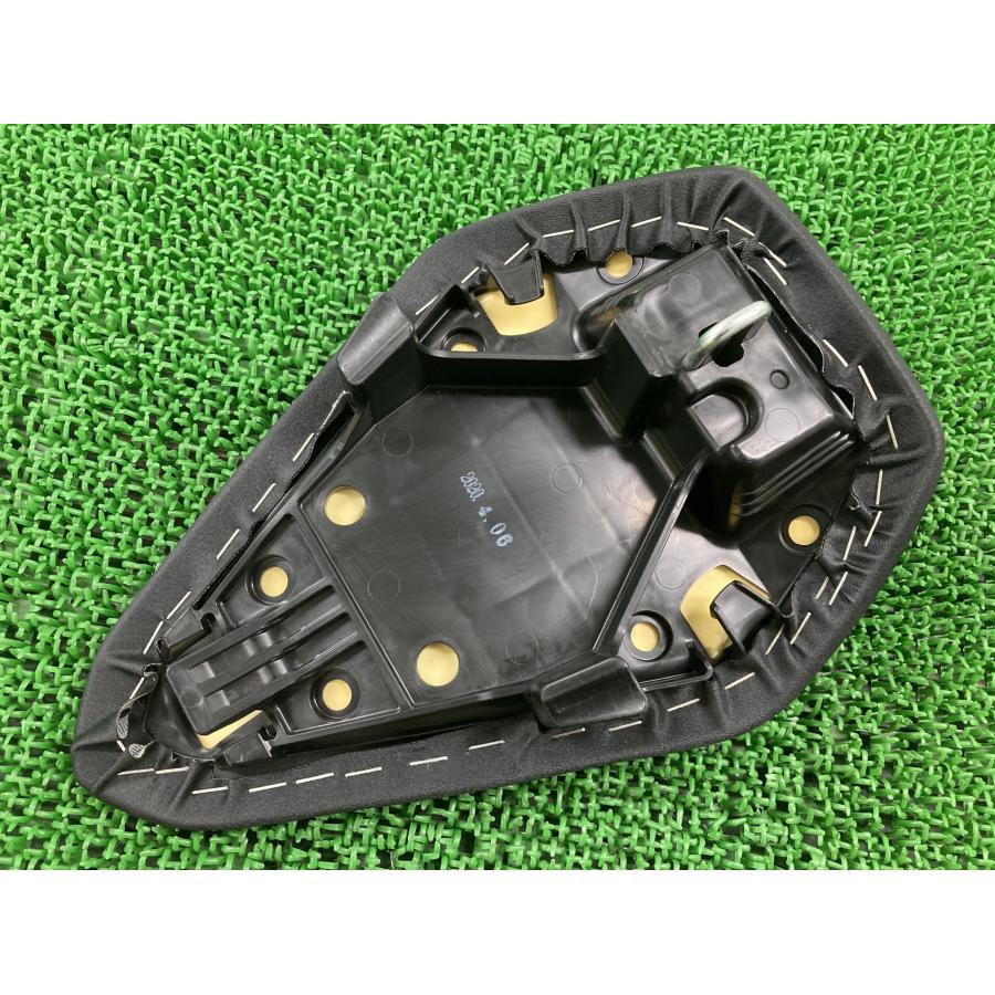 CBR1000RR-R タンデムシート ホンダ 純正 バイク 部品 SC82 リアシート コンディション良好 破れ無し 品薄 希少品 【中古】 93 ホンダ（HONDA） CBR1000RR-R タンデムシート 純正 中古 バイク 部品