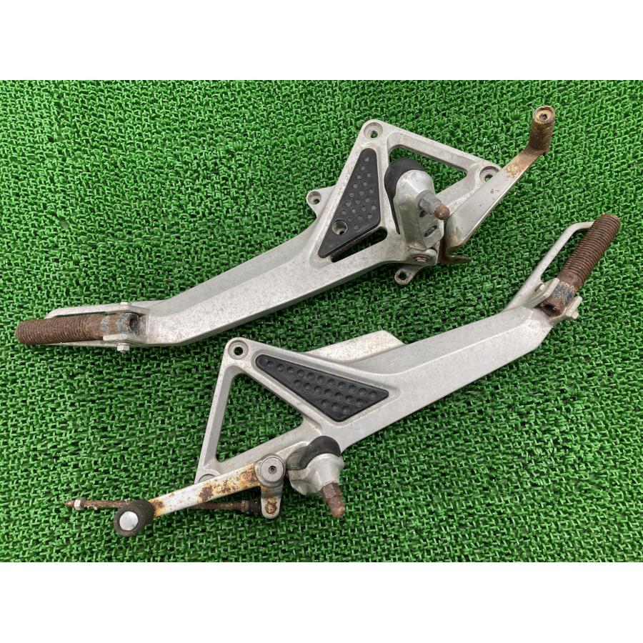 HONDA ホーネット250 ステッププレート 左 ホンダ [M-250516-67] ホンダ（HONDA） ホーネット250 ステッププレート 左右 KEA 純正 中古