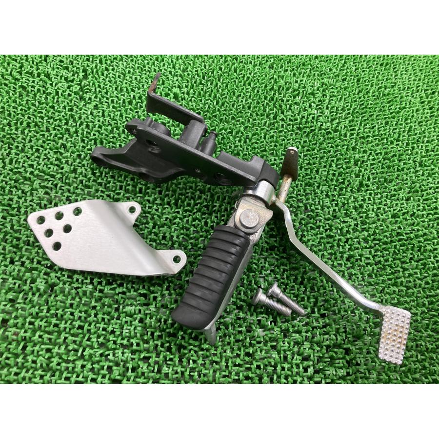 カワサキ（Kawasaki） ZRX1200ダエグ ステップ 右 35011-1820 純正