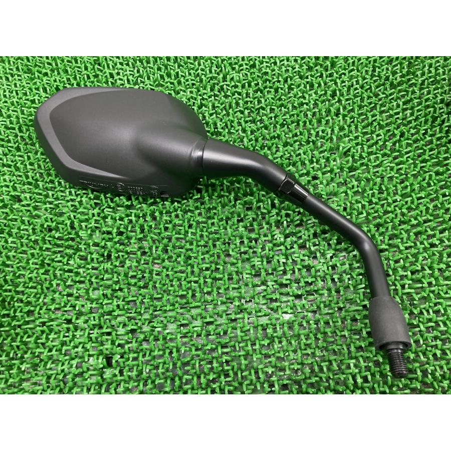 トライデント660 ミラー 右 000650 トライアンフ(TRIUMPH) 純正 トライアンフ TRIDENT660 正10mm コンディション良好 【中古】 14 トライデント660 ミラー 右 000650 トライアンフ(TRIUMPH) 純正 中古
