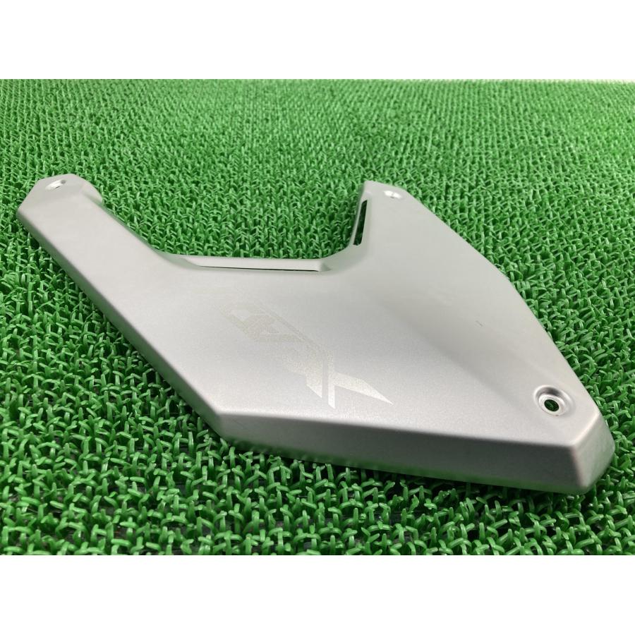 X-ADV サイドカバー 右 ホンダ 純正 バイク 部品 RH10 割れ欠け無し 品薄 希少品 車検 Genuine 【中古】 38 ホンダ（HONDA） X-ADV サイドカバー 右 純正 中古 バイク 部品 RH10