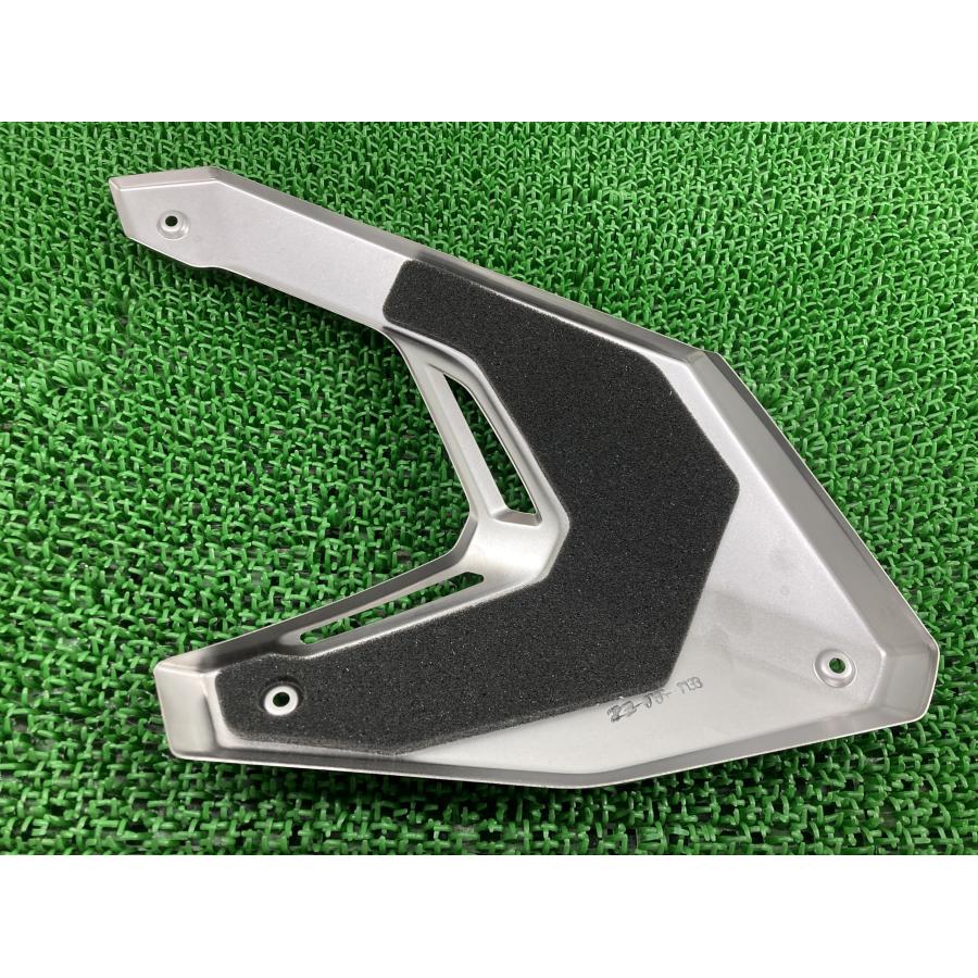 ホンダ（HONDA） X-ADV サイドカバー 右 純正 中古 バイク 部品 RH10