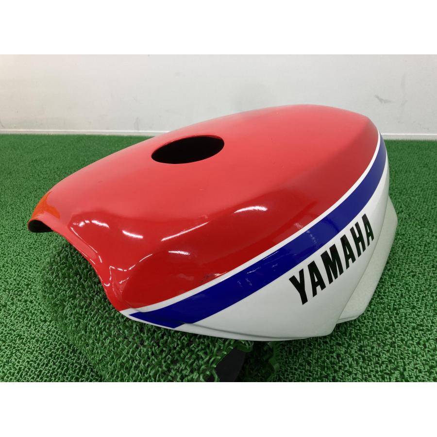 RZV500R タンクカバー 赤/白 51X-001*** 社外 51X-001 絶版2st キングケニー ノーマルタイプ 割れ欠け無し 品薄 【中古】 34 RZV500R タンクカバー 赤/白 51X-001*** 社外 中古 バイク 部品 51X