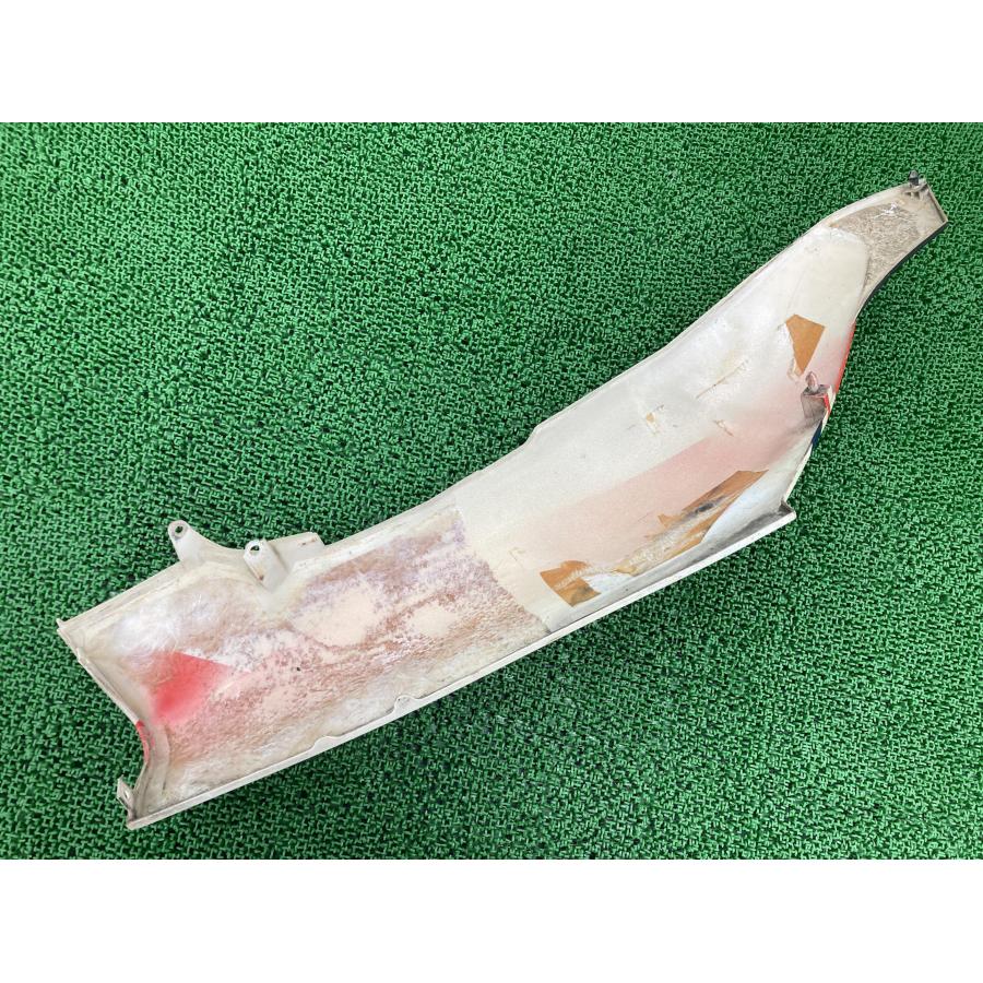 RZV500R シートカウル 左 赤/白 51X-001*** ヤマハ 純正 中古 バイク 部品 51X-001 テールカウル 絶版2st 昭和レトロ 当時物 修復素材に 97の画像