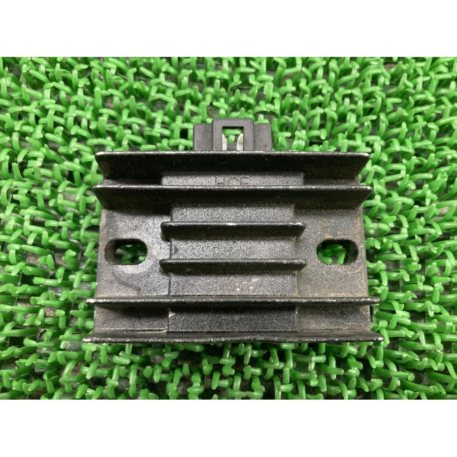 トリシティ125 レギュレター ヤマハ 純正 バイク 部品 SE82J レクチファイアー レギュレーター 機能的問題なし 【中古】 48 ヤマハ発動機 トリシティ125 レギュレター ヤマハ 純正 中古 バイク