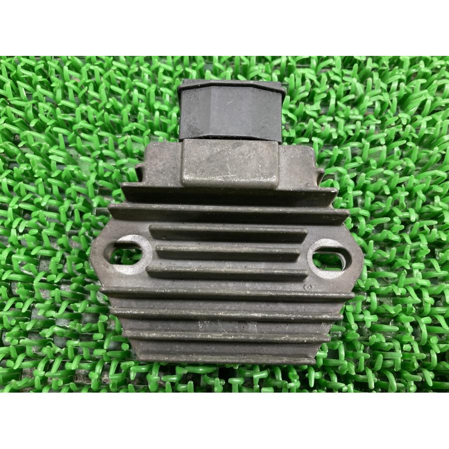 ホンダ（HONDA） CB400SF レギュレター 純正 中古 バイク 部品 NC39