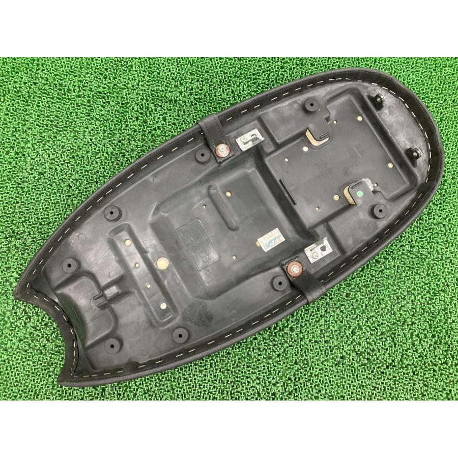 ボンネビルT100 シート 2301932 トライアンフ(TRIUMPH) 純正 中古 2008