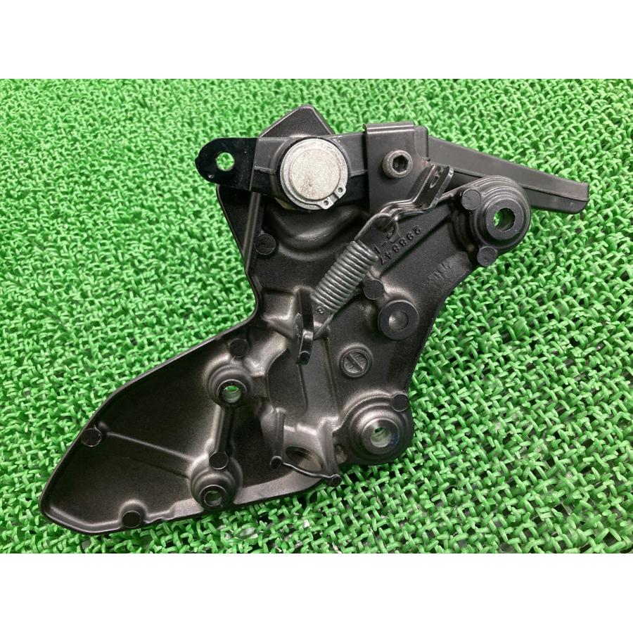 SV650X ステップ 右 298847 スズキ 純正 中古 VP55B メイン ペグ ブレーキペダル eN スズキ（SUZUKI） SV650X ステップ 右 298847 純正 中古 バイク 部品