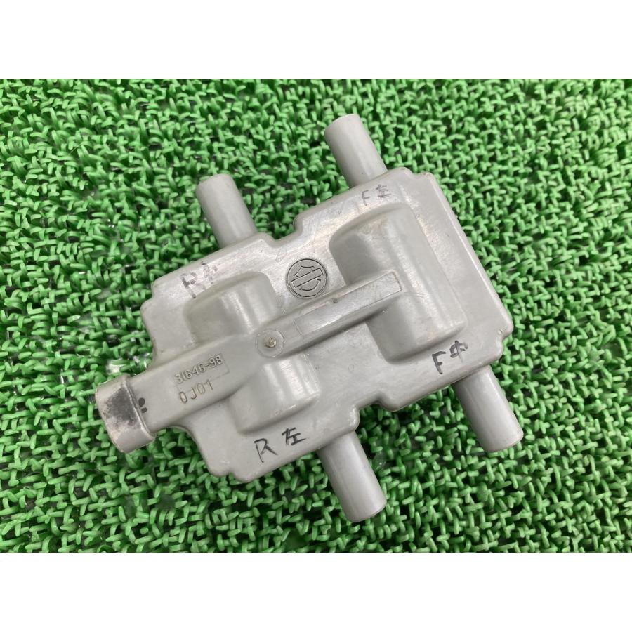 XL1200S イグニッションコイル 31646-98 ハーレー 純正 バイク 部品 スポーツスター 機能的問題なし 品薄 希少品 【中古】 74 XL1200S イグニッションコイル 31646-98 ハーレー 純正 中古 バイク