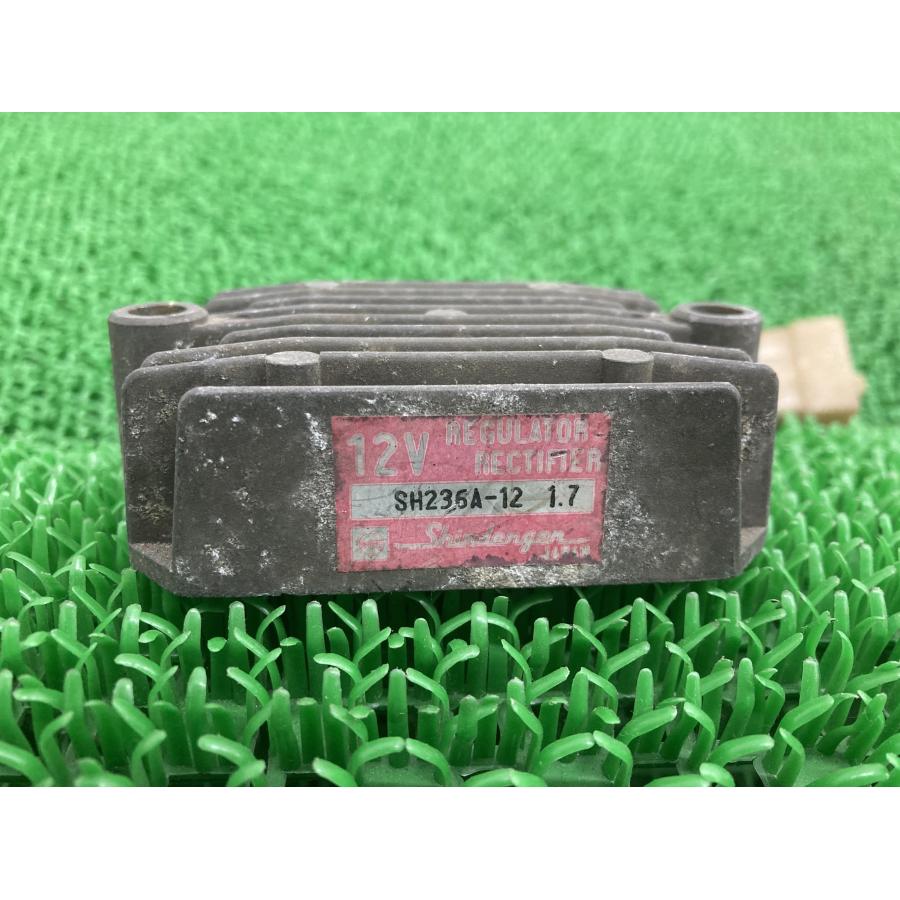 ホンダ（HONDA） CB750F レギュレター 純正 中古 バイク 部品 RC04