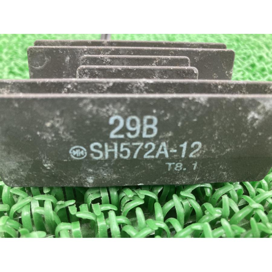 スズキ（SUZUKI） ST250 レギュレター 純正 中古 バイク 部品 29B