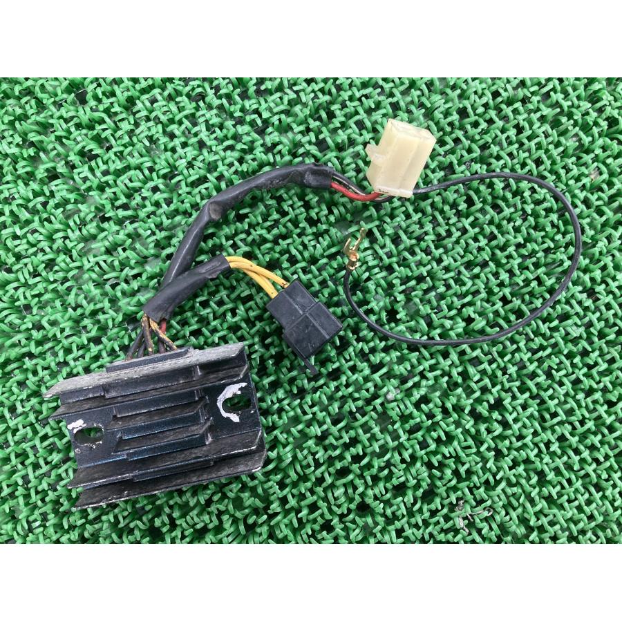 GSX250Sカタナ レギュレター スズキ 純正 バイク 部品 GJ76A レギュレーター レクチファイアー 安心のノーマル 【中古】 38 スズキ（SUZUKI） GSX250Sカタナ レギュレター 純正 中古 バイク 部品