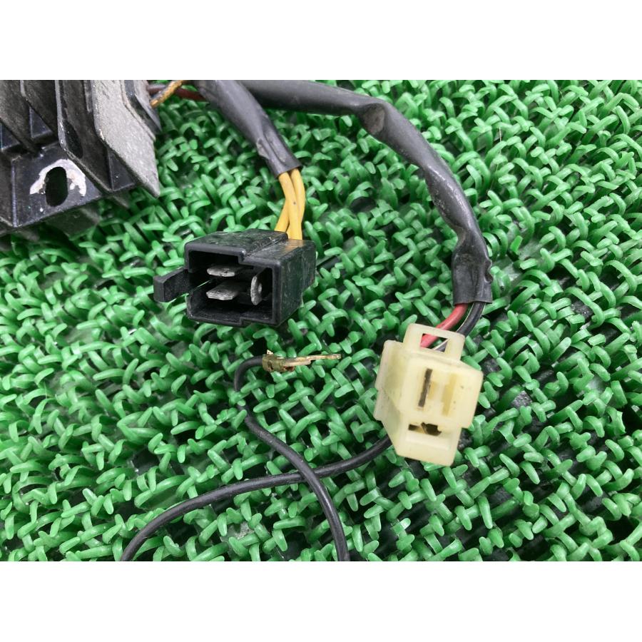 GSX250Sカタナ レギュレター スズキ 純正 バイク 部品 GJ76A レギュレーター レクチファイアー 安心のノーマル 【中古】 38 スズキ（SUZUKI） GSX250Sカタナ レギュレター 純正 中古 バイク 部品