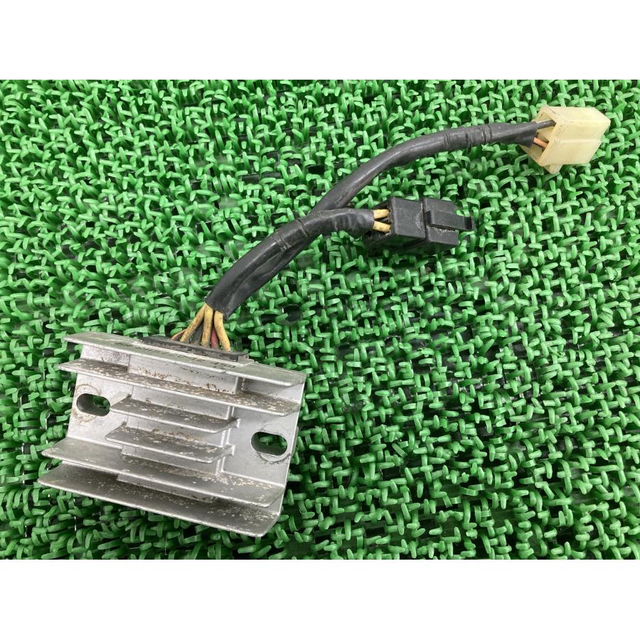 GSX250Sカタナ レギュレター スズキ 純正 GJ76A 45D SH572C-12 レギュレーター レクチファイアー 機能的問題なし 【中古】 62 スズキ（SUZUKI） GSX250Sカタナ レギュレター 純正 中古 バイク 部品