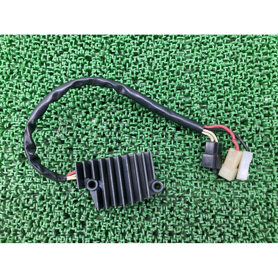 V-MAX レギュレター ヤマハ 純正 バイク 部品 レギュレーター レクチファイアー Vmax 機能的問題なし 安心のノーマル 【中古】 92 ヤマハ発動機 V-MAX レギュレター ヤマハ 純正 中古 バイク 部品