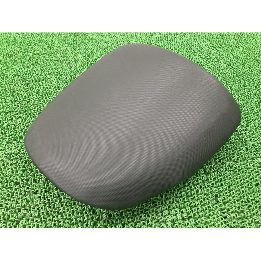 GSX1300Rハヤブサ タンデムシート 24F スズキ 純正 バイク 部品 GW71A 破れ無し リアシート 品薄 希少品 車検 Genuine 【中古】 9 スズキ（SUZUKI） GSX1300Rハヤブサ タンデムシート 24F 純正 中古