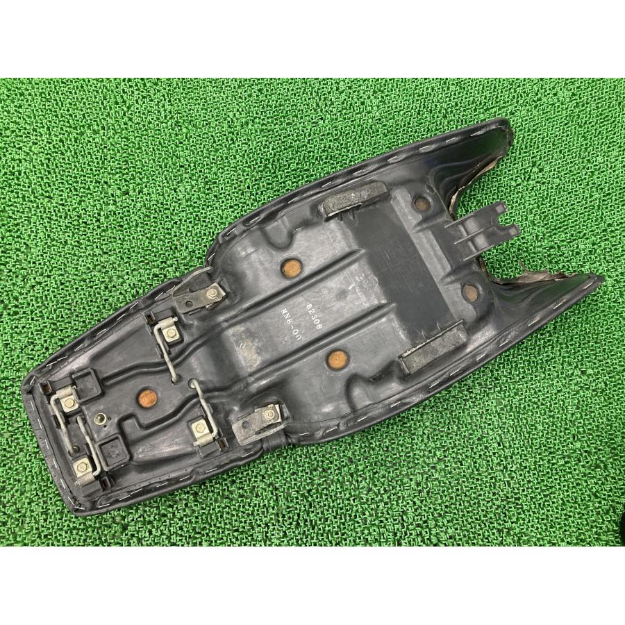 ホンダ（HONDA） ブロス400 シート MN8 純正 中古 バイク 部品 NC25