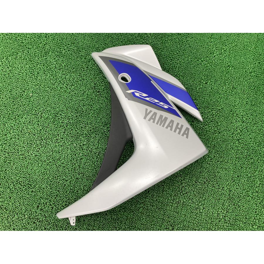 YZF-R25 サイドカウル 左 銀 1WD ヤマハ 純正 バイク 部品 RG10J ペイント素材に 割れ欠け無し 品薄 希少品 車検 Genuine 【中古】 21 ヤマハ発動機 YZF-R25 サイドカウル 左 銀 1WD ヤマハ 純正 中古