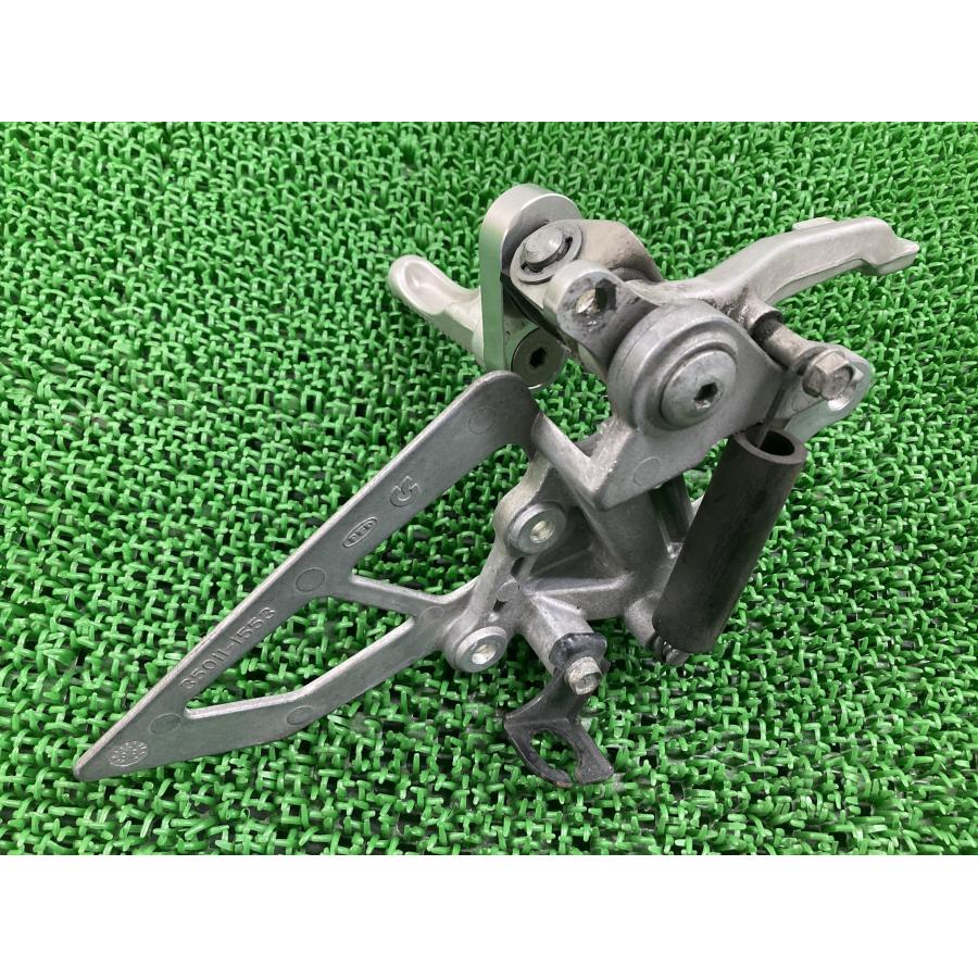 カワサキ ZX-7R ステップ 右 35011-1553 JKAZX750PPA055*** 純正 カワサキ ZX-7R ステップ 右 35011-1553 JKAZX750PPA055*** 純正