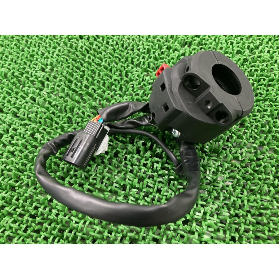 GSX-R1000 ハンドルスイッチ 右 スズキ 純正 DM11G スタータースイッチ コンディション良好 割れ欠け無し 品薄 希少品 【中古】 62 スズキ（SUZUKI） GSX-R1000 ハンドルスイッチ 右 DM11G-101*** 純正