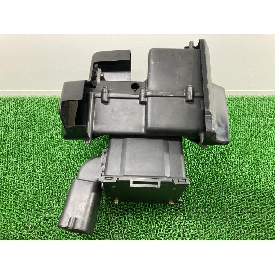 カワサキ ZRX400 エアクリーナーボックス 純正 中古 バイク 部品 カワサキ ZRX400 エアクリーナーボックス 純正 中古 バイク 部品