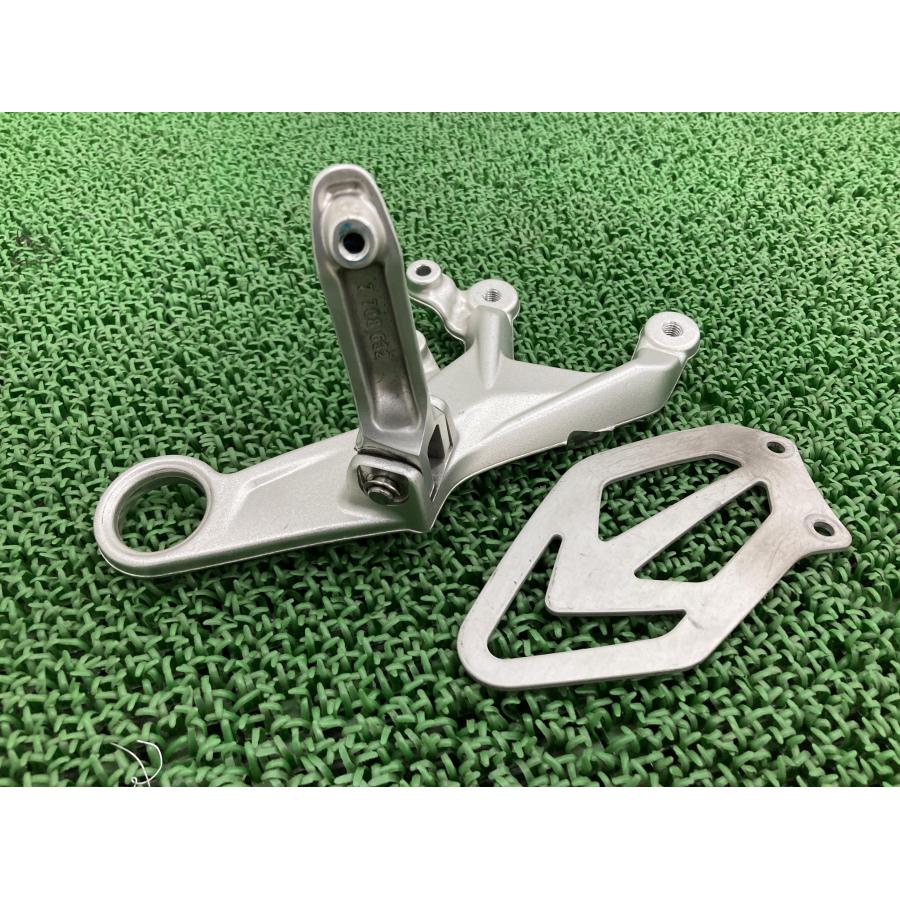 S1000RR タンデムステップ 左右 8 521 680/8 521 681 WB10D500XH  純正 バイク 部品 コンディション良好 曲がり無し 【中古】 72 S1000RR タンデムステップ 左右 8 521 680/8 681 WB10D500XH BMW 純正