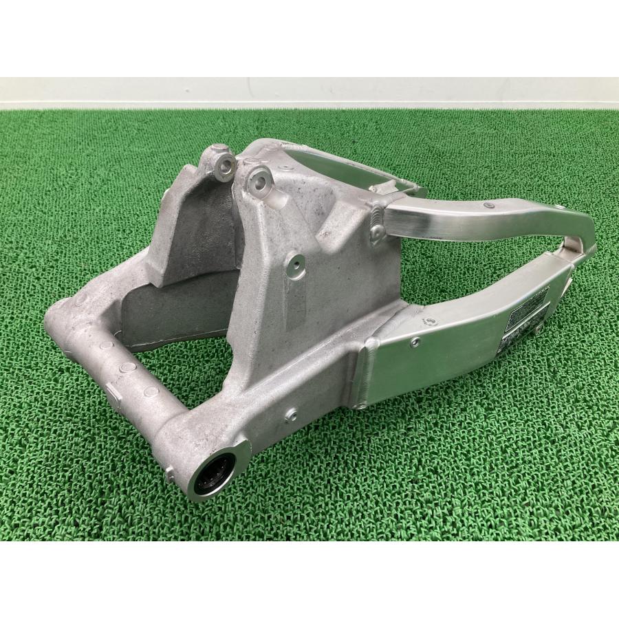 CBR600F4 スイングアーム MBW ホンダ 純正 バイク 部品 PC35 曲がり無し 品薄 希少品 車検 Genuine 【中古】 78 バイク CBR600F4 スイングアーム MBW ホンダ 純正 バイク 部品 PC35