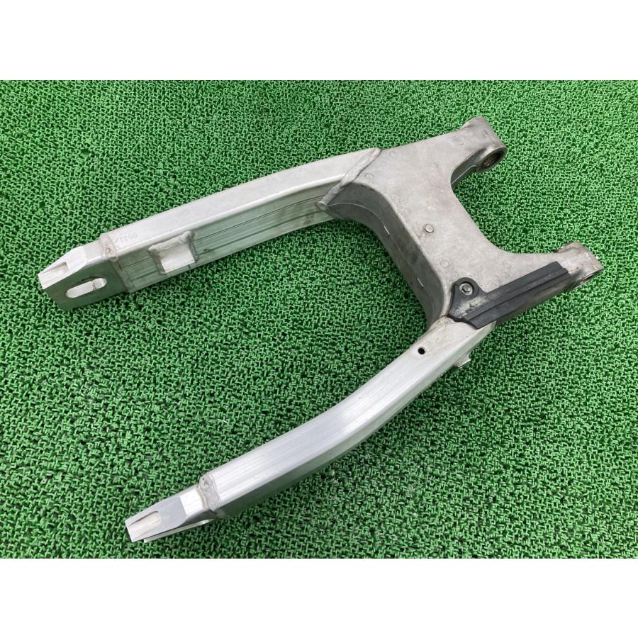 CBR600F4 スイングアーム MBW ホンダ 純正 バイク 部品 PC35 曲がり無し 品薄 希少品 車検 Genuine 【中古】 78 ホンダ（HONDA） CBR600F4 スイングアーム MBW 純正 中古 バイク 部品