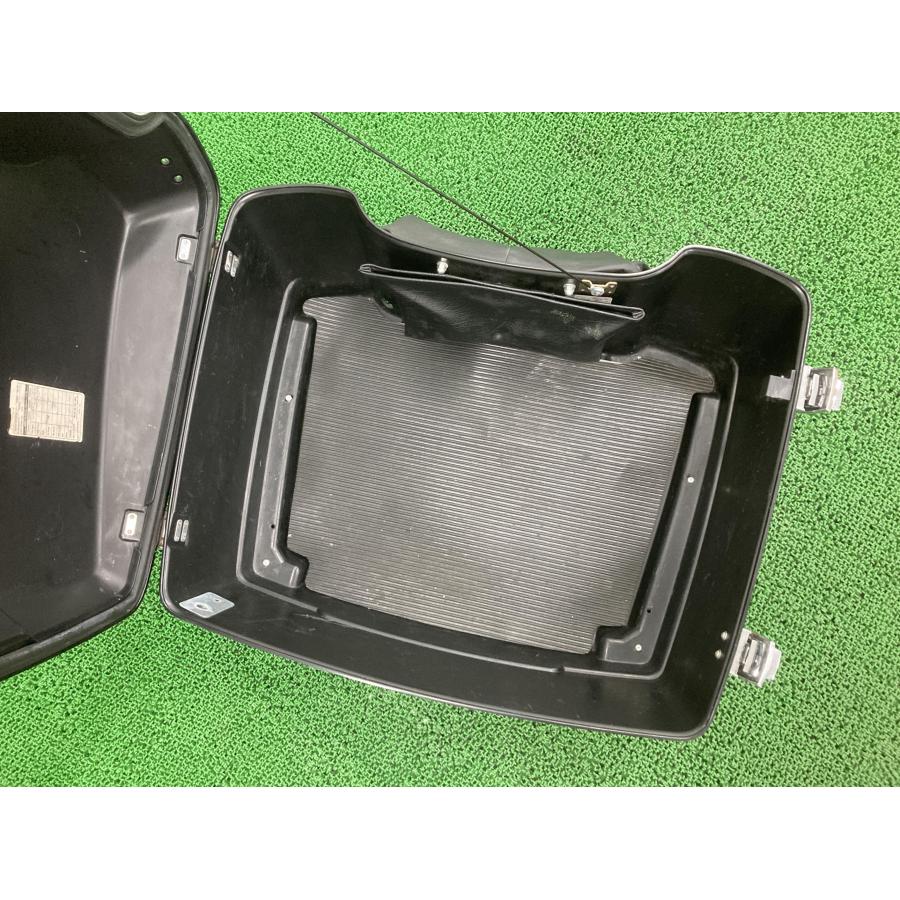 FLHTC1580 トップケース 黒 ハーレー 純正 バイク 部品 08年外し ツーリング エレクトラグライドクラシック ツアーパック 【中古】 27 FLHTC1580 トップケース 黒 ハーレー 純正 中古 08年外し ツーリング
