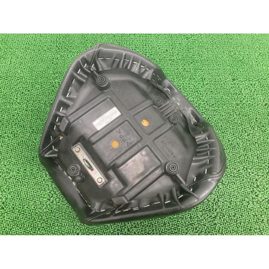 XV1600Aロードスター フロントシート 4WM VP12J-000*** ヤマハ 純正 1999年式外し VP12J メインシート 破れ無し 品薄 【中古】 75 ヤマハ発動機 XV1600Aロードスター フロントシート 4WM VP12J-000