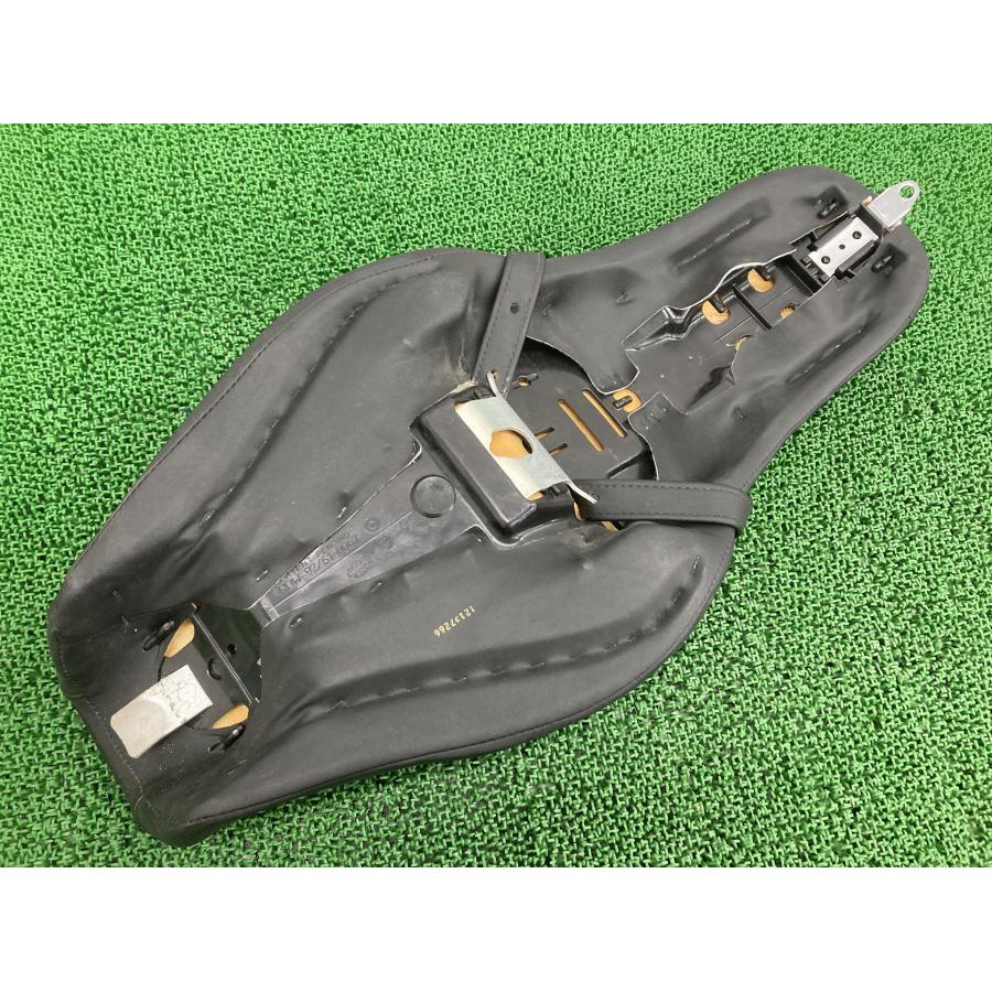 XL1200C シート ハーレー 純正 バイク 部品 スポーツスター シートバンド 修復素材や張り替えベースに 品薄 希少品 【中古】 52 XL1200C シート ハーレー 純正 中古 バイク 部品 スポーツスター