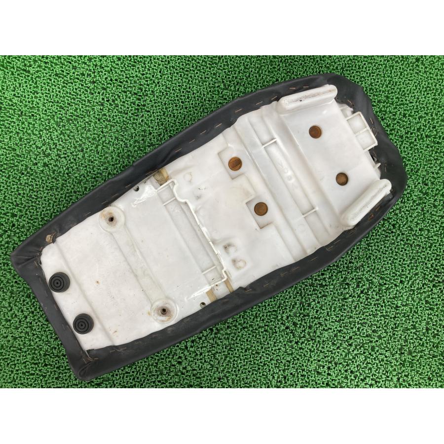 TW200 シート 2JX 2JL-070*** ヤマハ 純正 バイク 部品 1999年式外し 2JL 張り替え済 修復素材やカスタム素材に 品薄 【中古】 13 ヤマハ発動機 TW200 シート 2JX 2JL-070*** ヤマハ 純正 中古 バイク