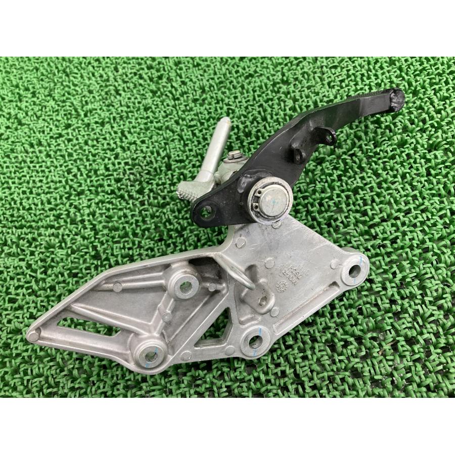 ホンダ（HONDA） CB650R ステップ 右 MKN 純正 中古 バイク 部品 RH03