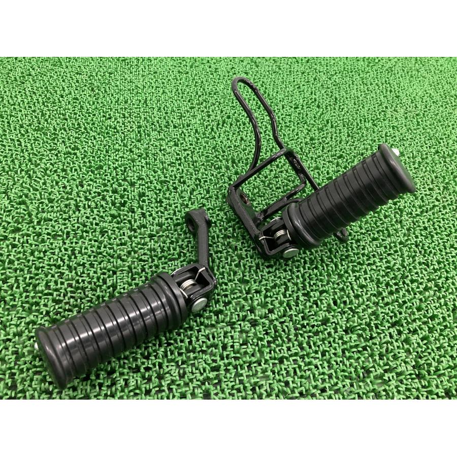 カワサキ（Kawasaki） W800 ステップ 左右 純正 中古 バイク 部品