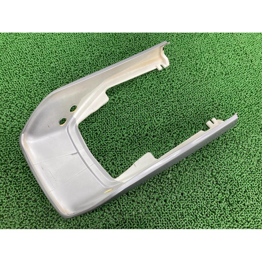 CBX550F テールカウル パール/銀 MA6 ホンダ 純正 バイク 部品 PC04 当時物 ユーロカラー 割れ欠け無し 品薄 車検 Genuine 【中古】 29 ホンダ（HONDA） CBX550F テールカウル パール/銀 MA6 純正 中古