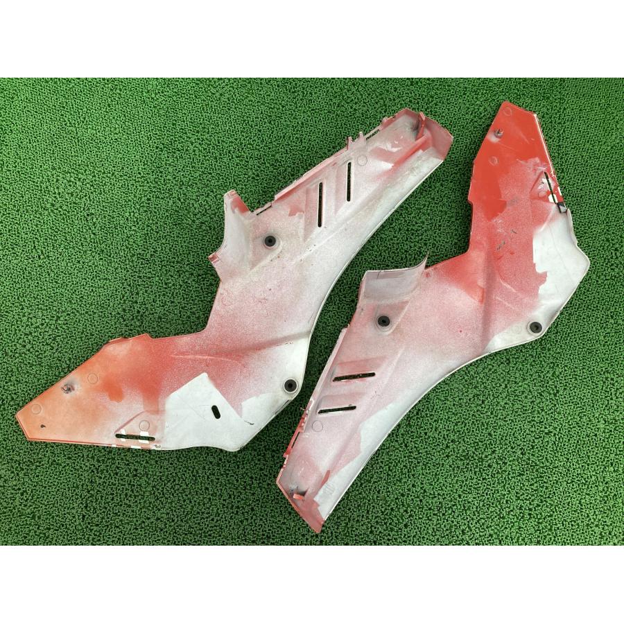 NSR250R シートカウル 右 白/赤 KV3 ホンダ 純正 中古 MC21 テールカウル Qq ホンダ（HONDA） NSR250R シートカウル KV3 純正 中古 バイク 部品