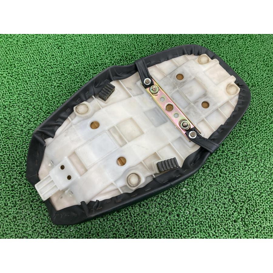 スズキ（SUZUKI） バンディット400 シート 33D 純正 中古 バイク 部品