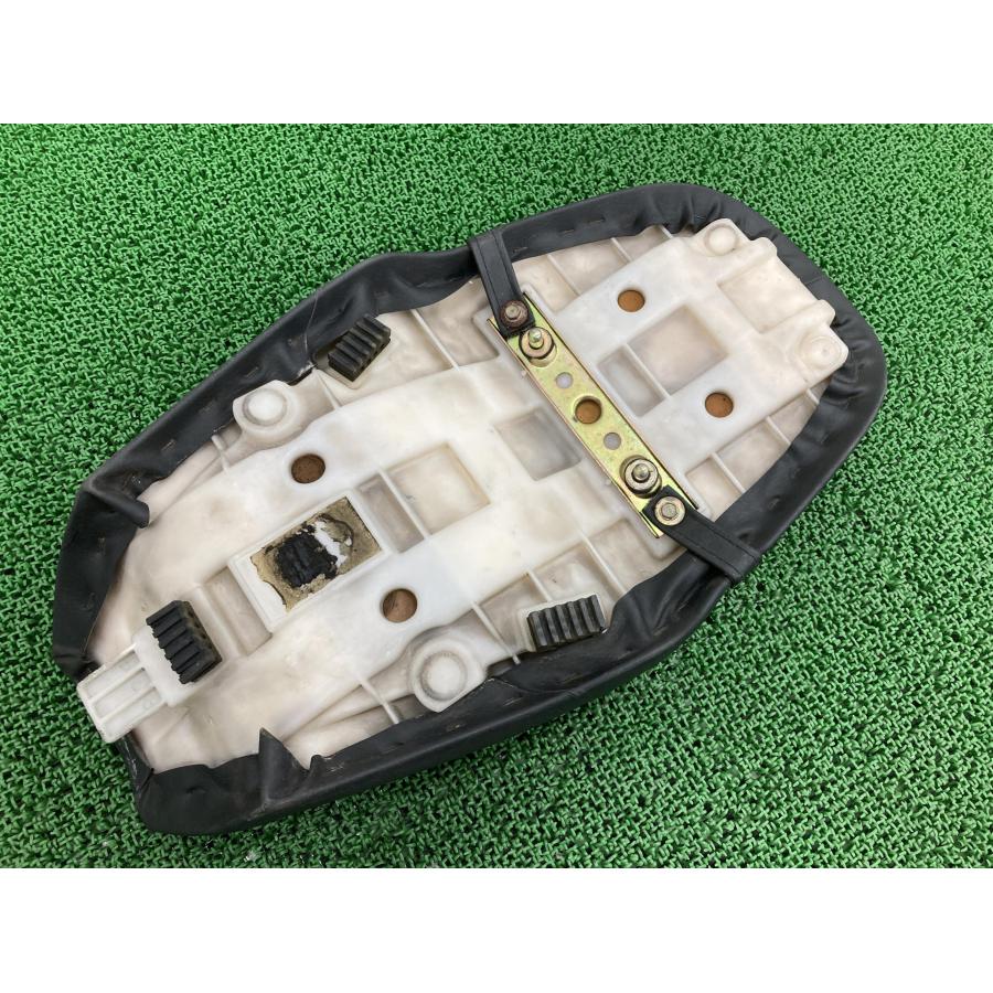 スズキ（SUZUKI） バンディット400 シート 33D 純正 中古 バイク 部品